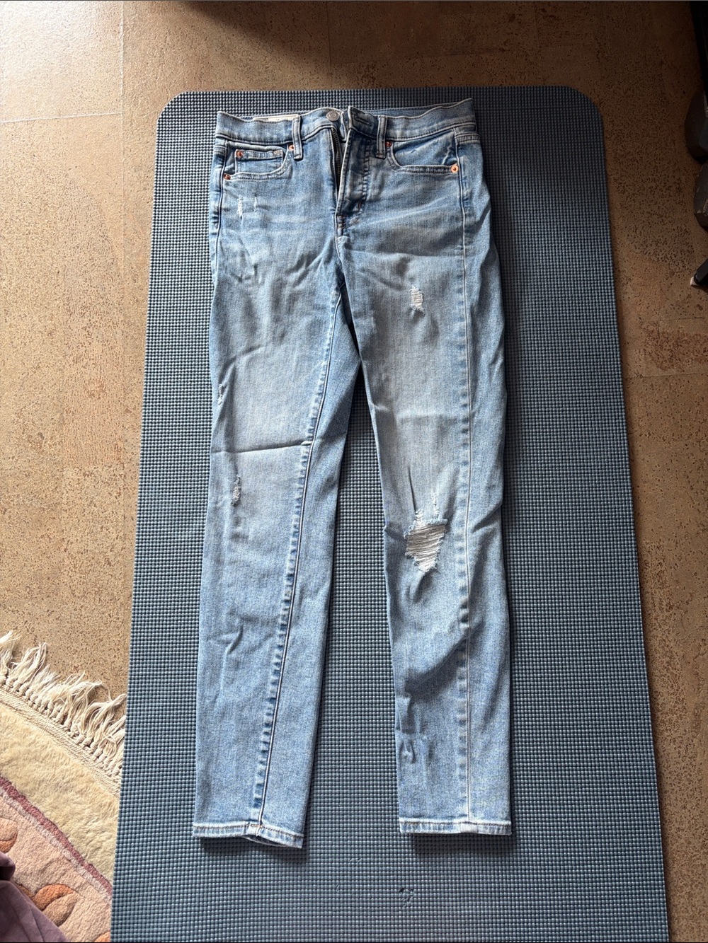 GAP Light Wash Skinny Jeans with Distressed Knee